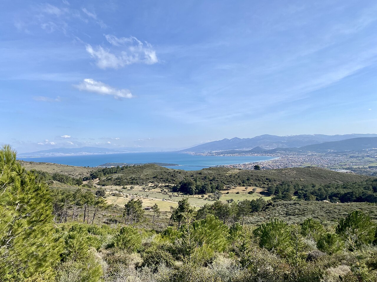 Urla körfezi — Çeşmealtı yolundan manzara